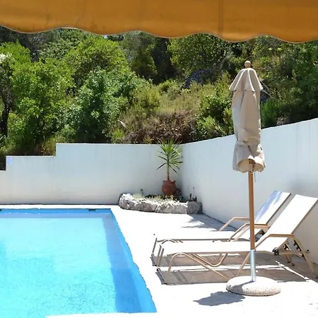 Villa With Heated Pool And Sea View *