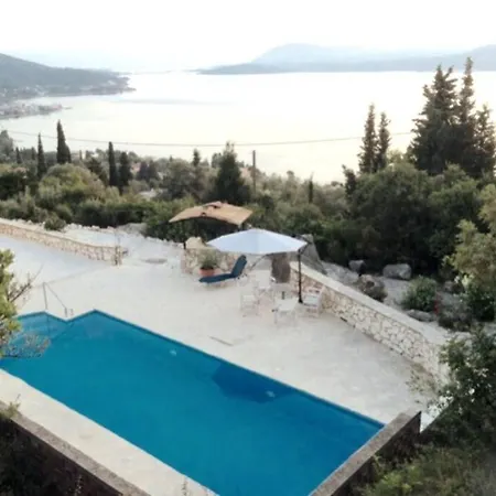 Villa With Heated Pool And Sea View