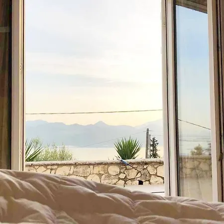 Villa With Heated Pool And Sea View
